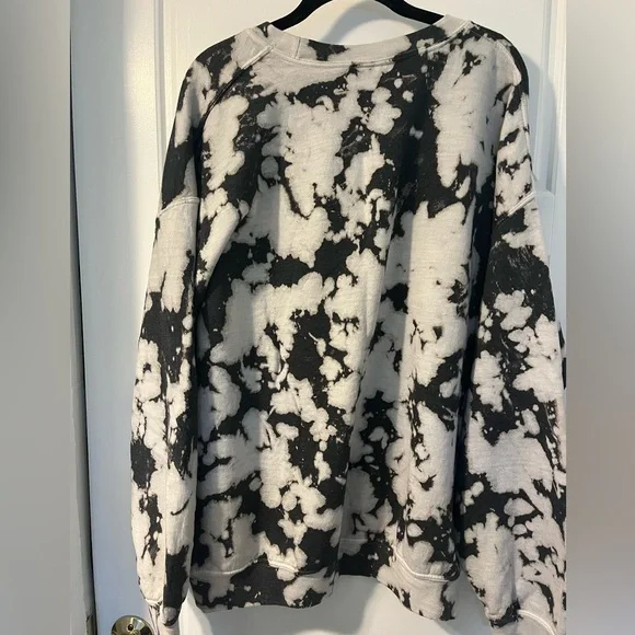 UO Urban Renewal Remade Monochrome Tie-Dye Crew Neck Sweatshirt One Size - Picture 6 of 6